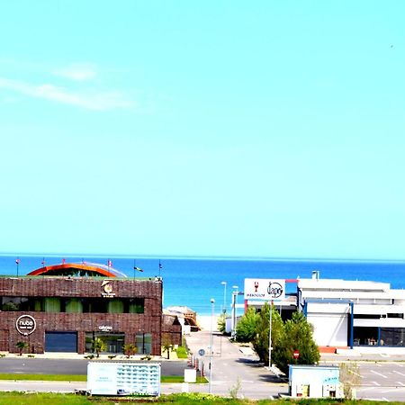 Summerland Sea & Lake Мамая Екстериор снимка